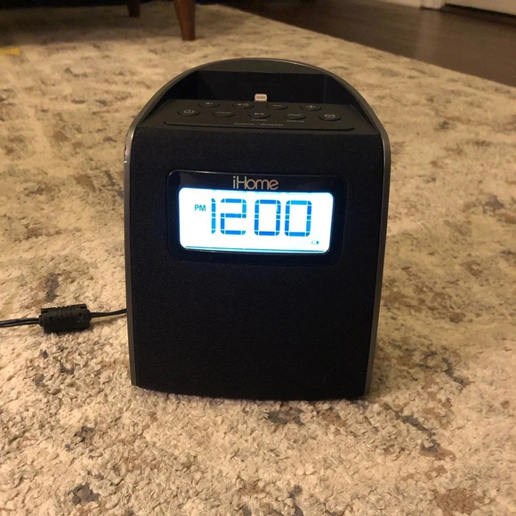 iHome iPL22 Docking/Charging Station Radio/Alarm Clock - Picture 1 of 5